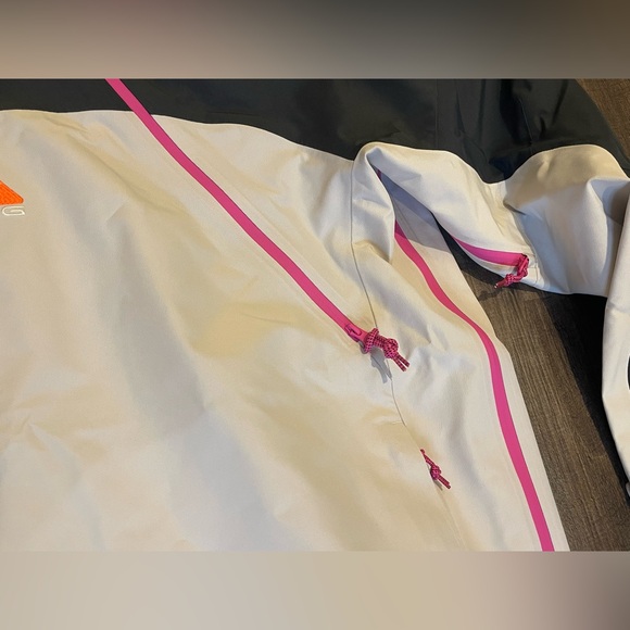 Nike ACG GORE-TEX Storm-FIT ADV “Chena Vortex” Jacket.
- Size M and XL Adult. - Picture 4 of 7